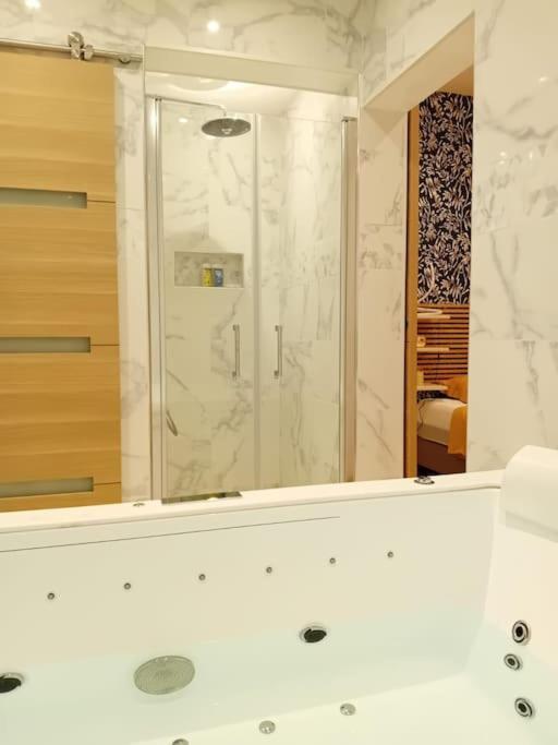 Maison Avec Jacuzzi - Louvres Proche Roissy Cdg - Paris Kültér fotó